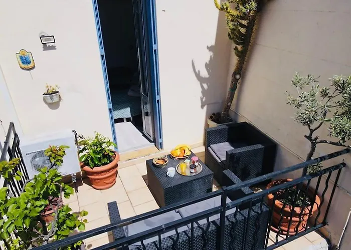 Petit Coin De Paradis Au Coeur De Marseille