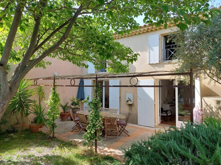 Beautiful Mas With Swimming Pool In Provence / Maison Provencale Avec Piscine