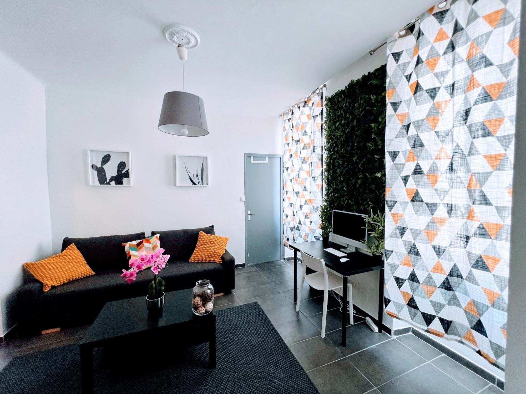 Soleil & Charme - Pres Du Vieux-port - Authentique! Apartment
