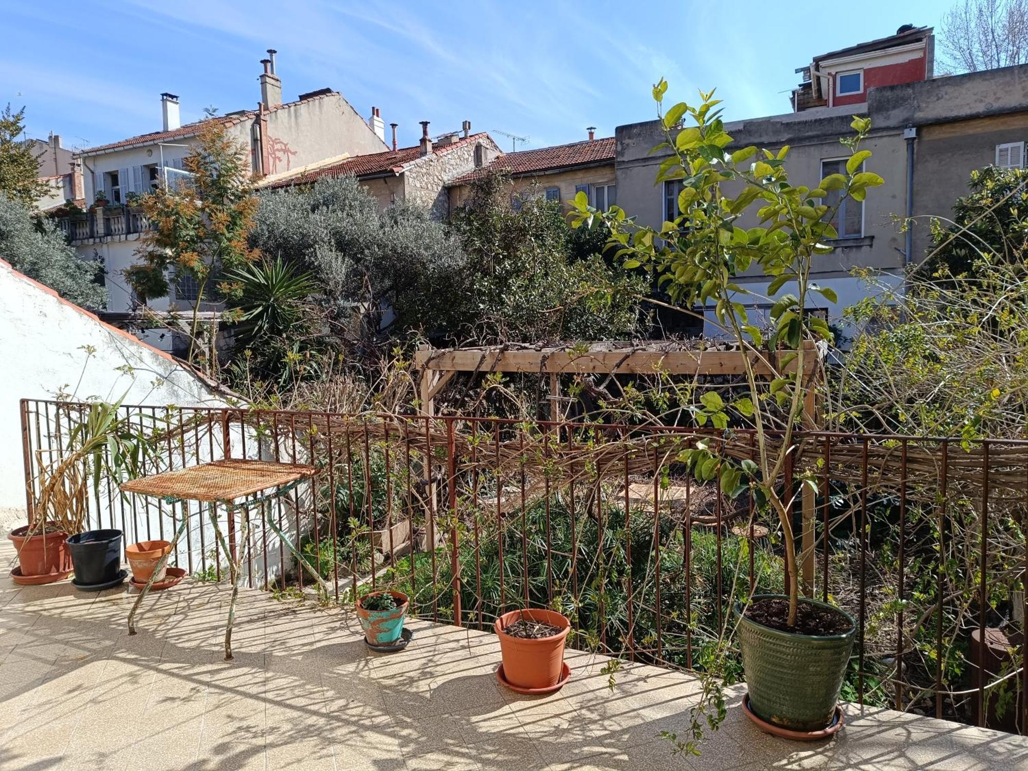 D'hotes 2 Pers - Maison Avec Jardin Et Terrasse Pres De La Friche De La Belle De Mai Séjour chez l'habitant Marseille