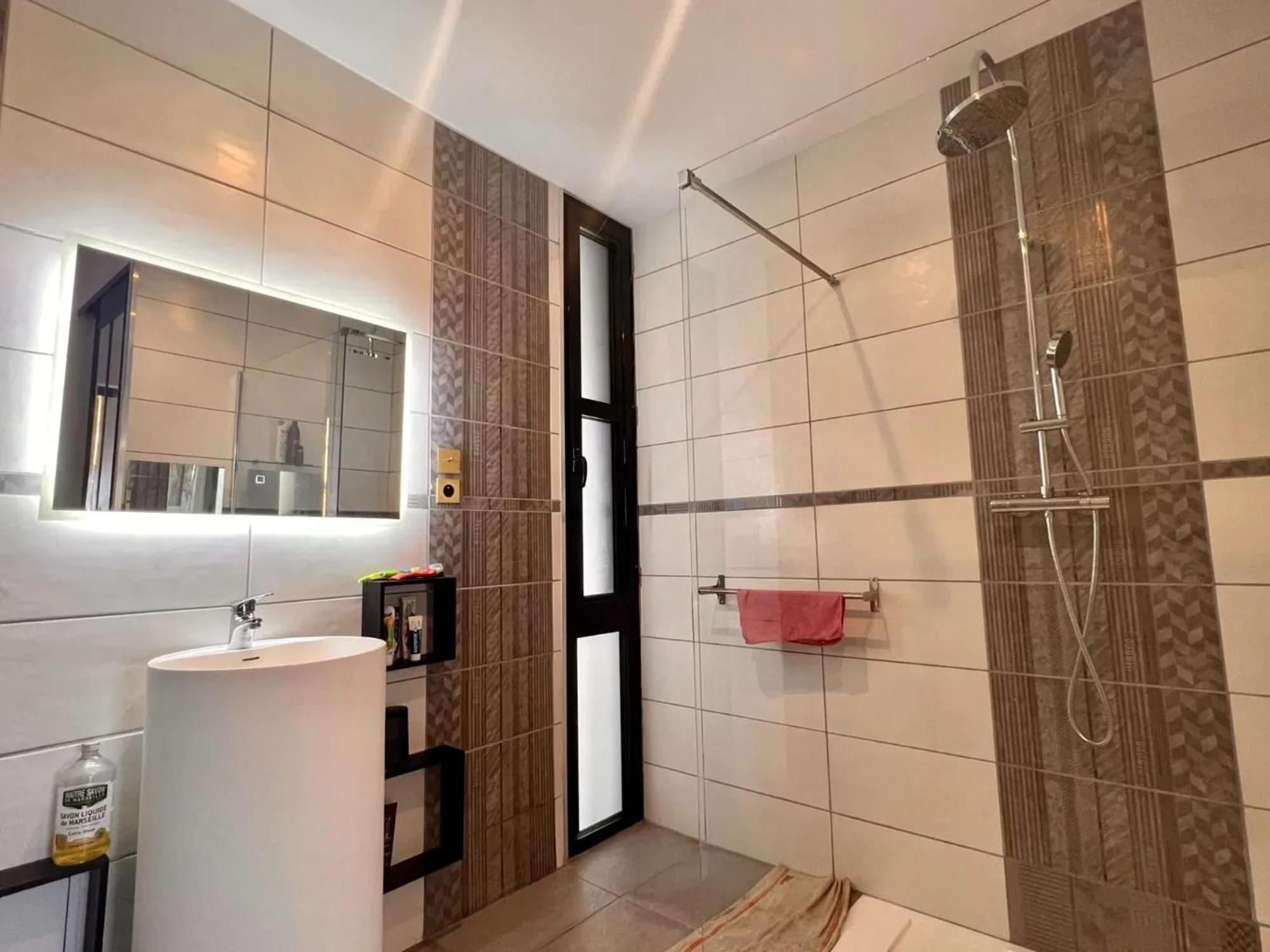 Elegante A Avec Grande Piscine Privee *