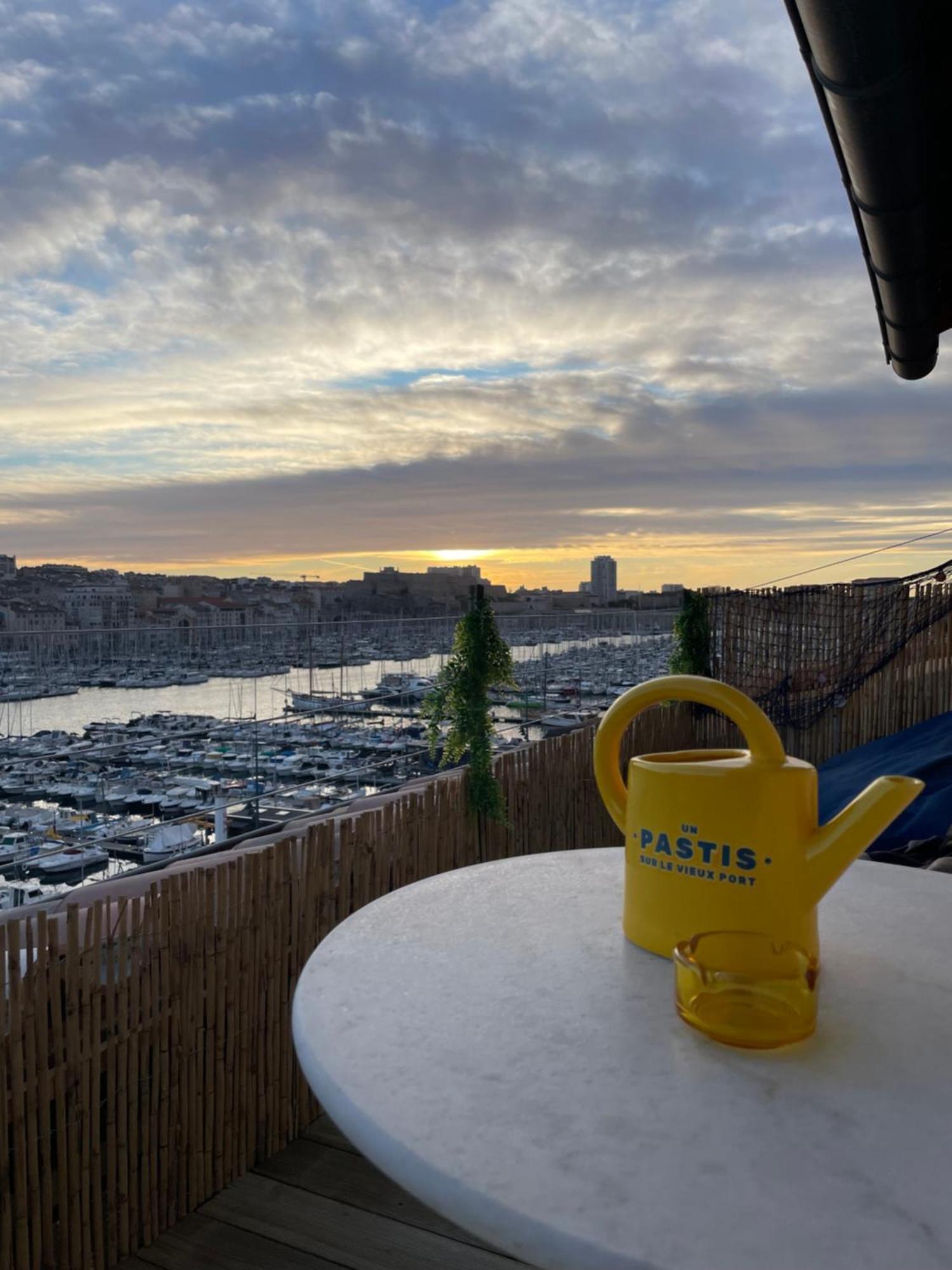 Vue Imprenable Vieux-port Et Notre Dame Auberge de jeunesse