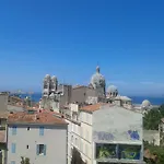 Tranquille Au Panier Face A La Mer