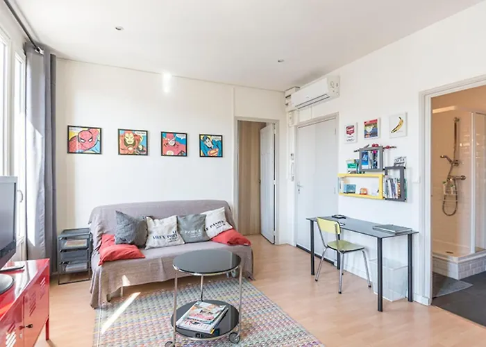 Charming And Bright Apartment In The Old Port