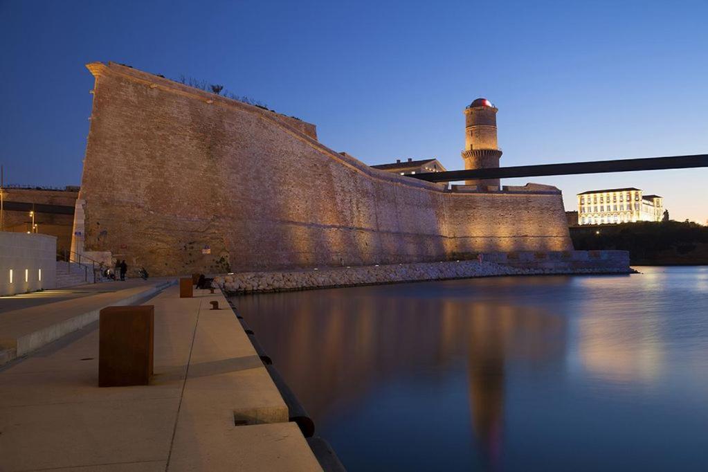 Magnifique Studio Avec Balcon-vieux Port-panier *