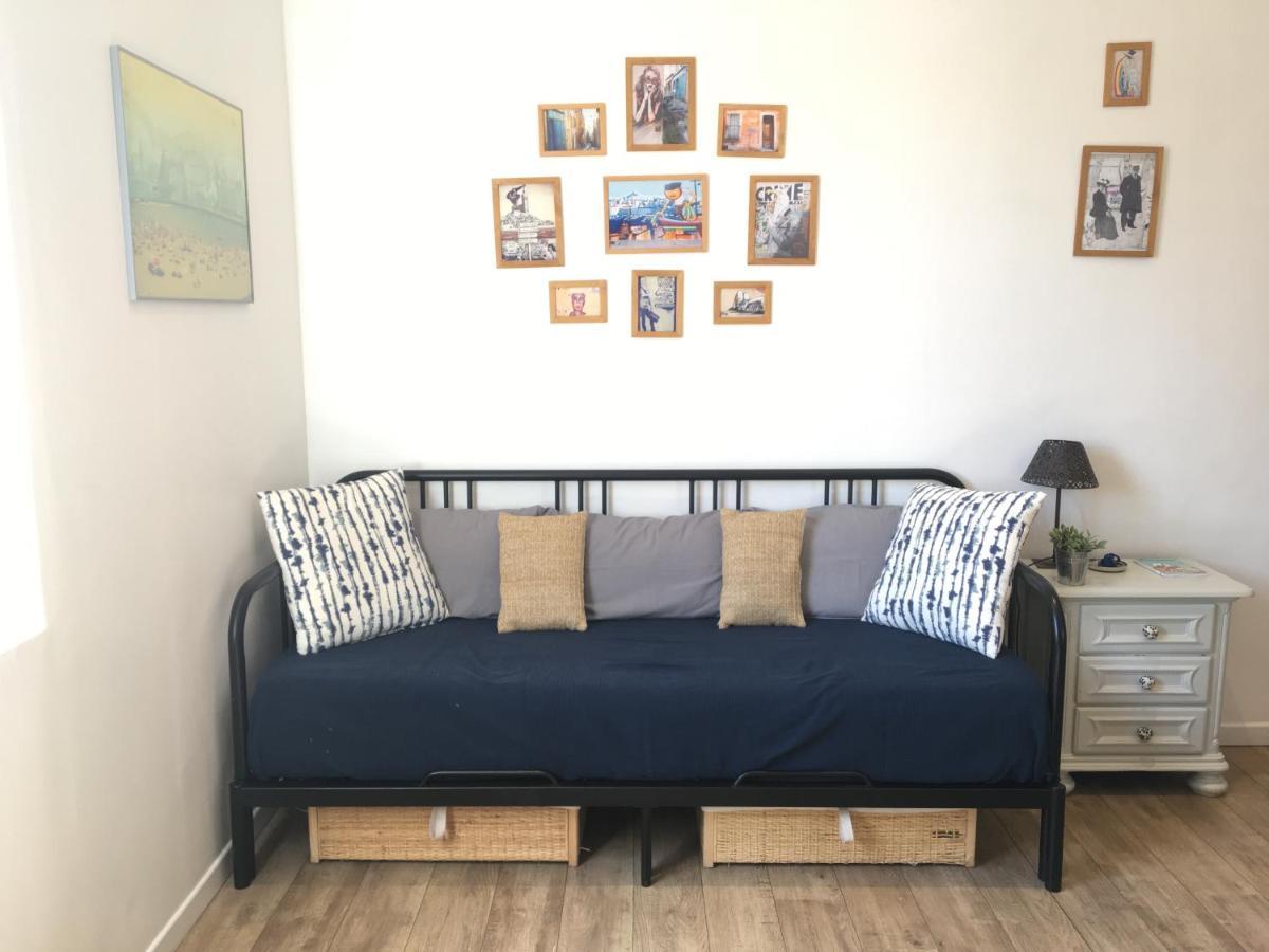 Apartment Tranquille Au Panier Face A La Mer Marseilles