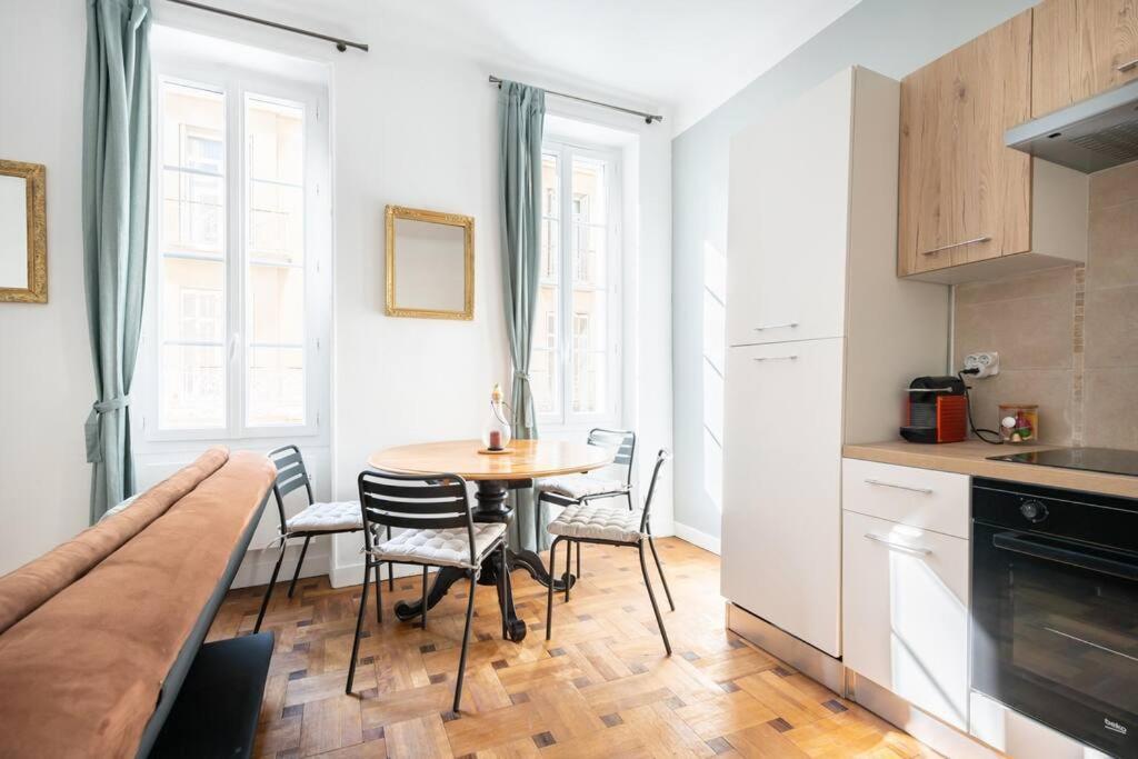 T2 - Rue Paradis - Cosy * Marseilles