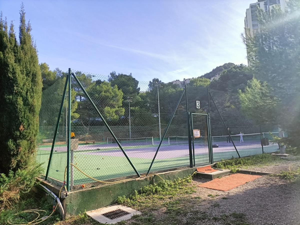 **** Roy D Espagne, Up To 7 People, View In Safe **** * Marseille