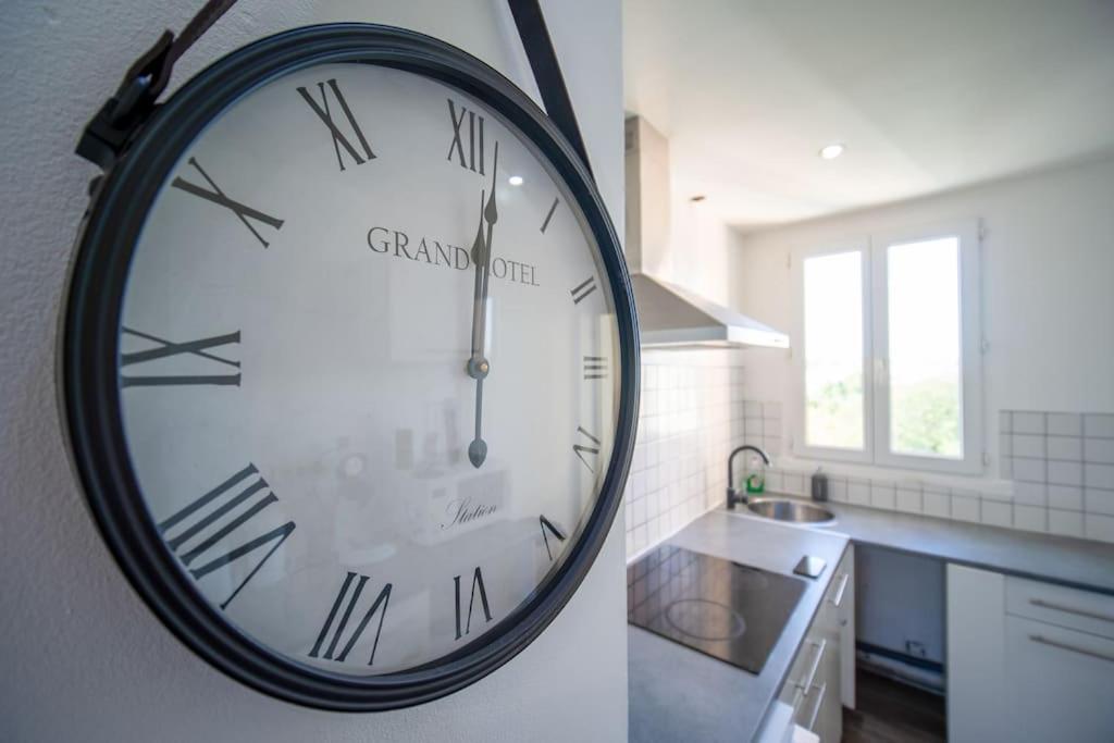 Apartment Air-conditioned Sleeps 4 To 6 Parking