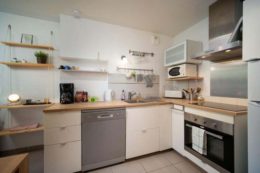 Apartment Fully Equipped With Terrace Sleeps 4 *