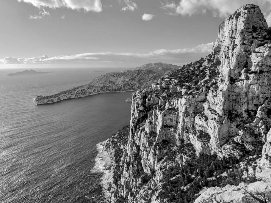 Superbe Appart, Central, Petit Balcon & Vue Place Apartment Marseille
