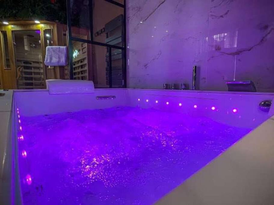 Krystalisya Privatif Sauna Jacuzzi Siege Massant Marseilles