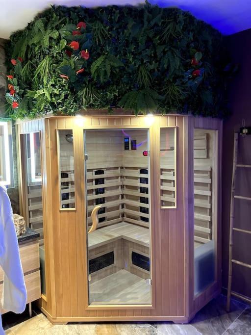 Krystalisya Privatif Sauna Jacuzzi Siege Massant Apartment