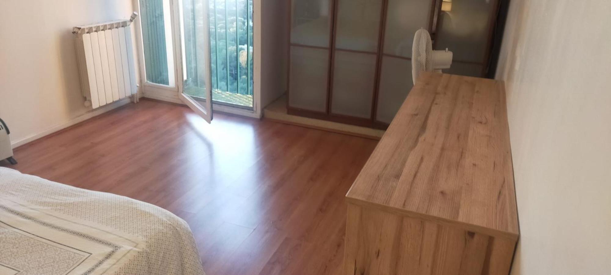 **** Roy D Espagne, Up To 7 People, View In Safe **** *