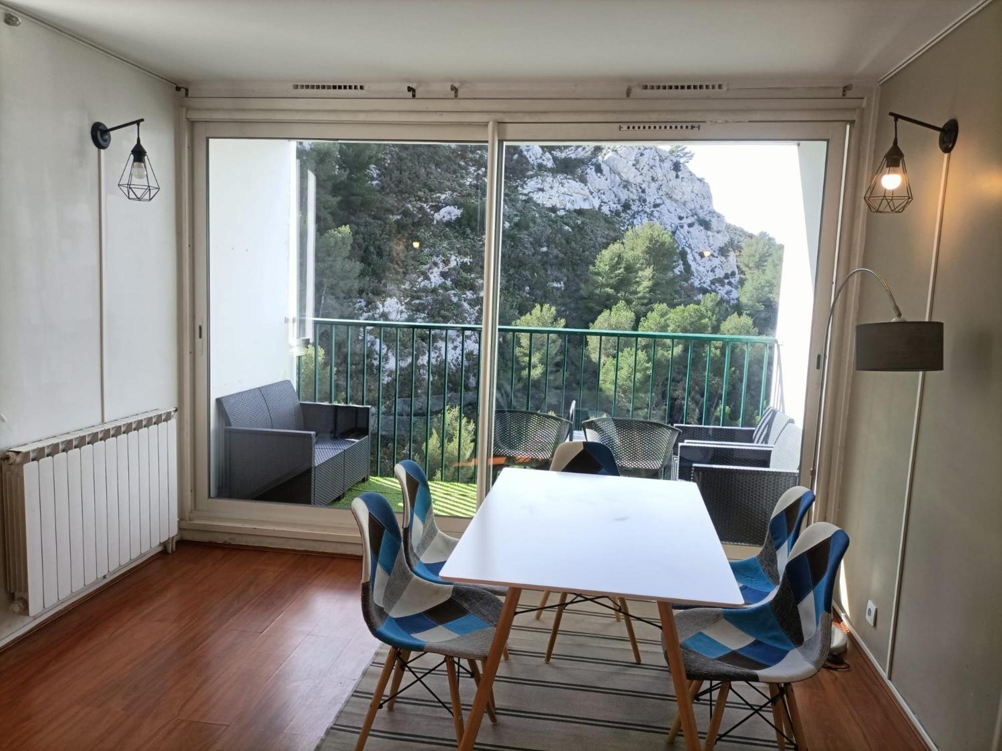 **** Roy D Espagne, Up To 7 People, View In Safe **** *