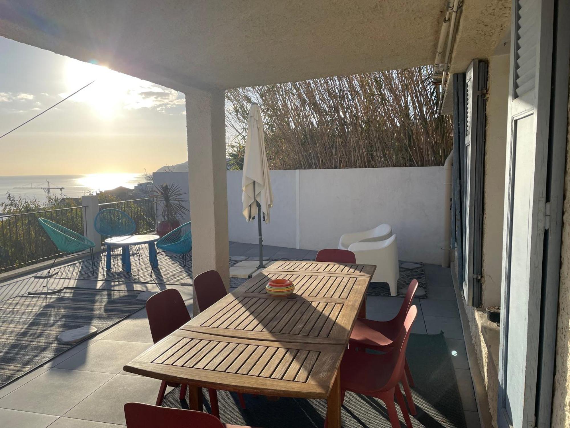 Superbe Terrasse Avec Vue Panoramique Sur La * Marseilles