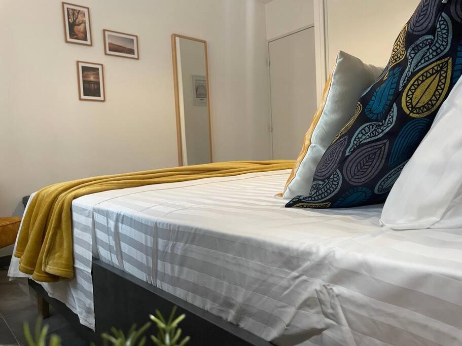 Cosy Flat Joliette, Secured Parking Lot