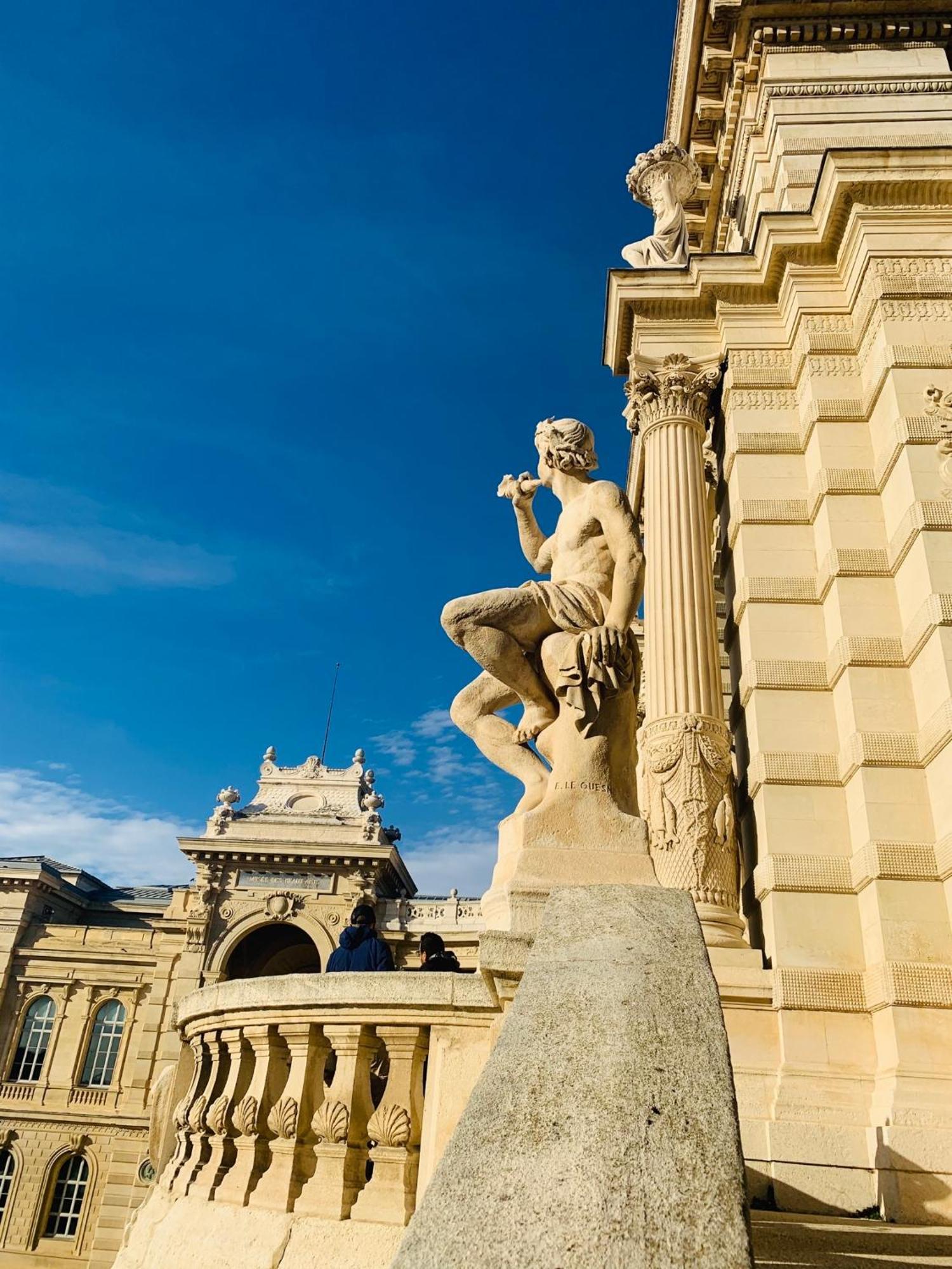 Entièrement Rénové, Ensoleillé, à 3mn De La Gare St Charles, Avec La Vue Sur Notre-dame De La Garde *