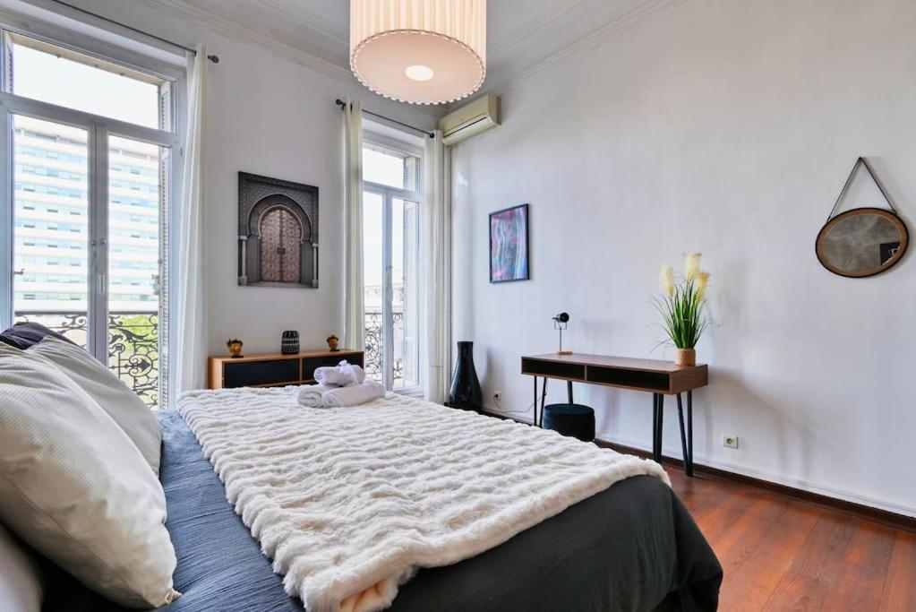 Spacieux Et Elegant A Chave Centre Apartment