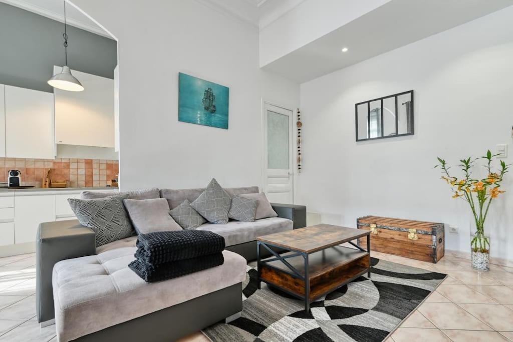 Spacieux Et Elegant A Chave Centre Apartment