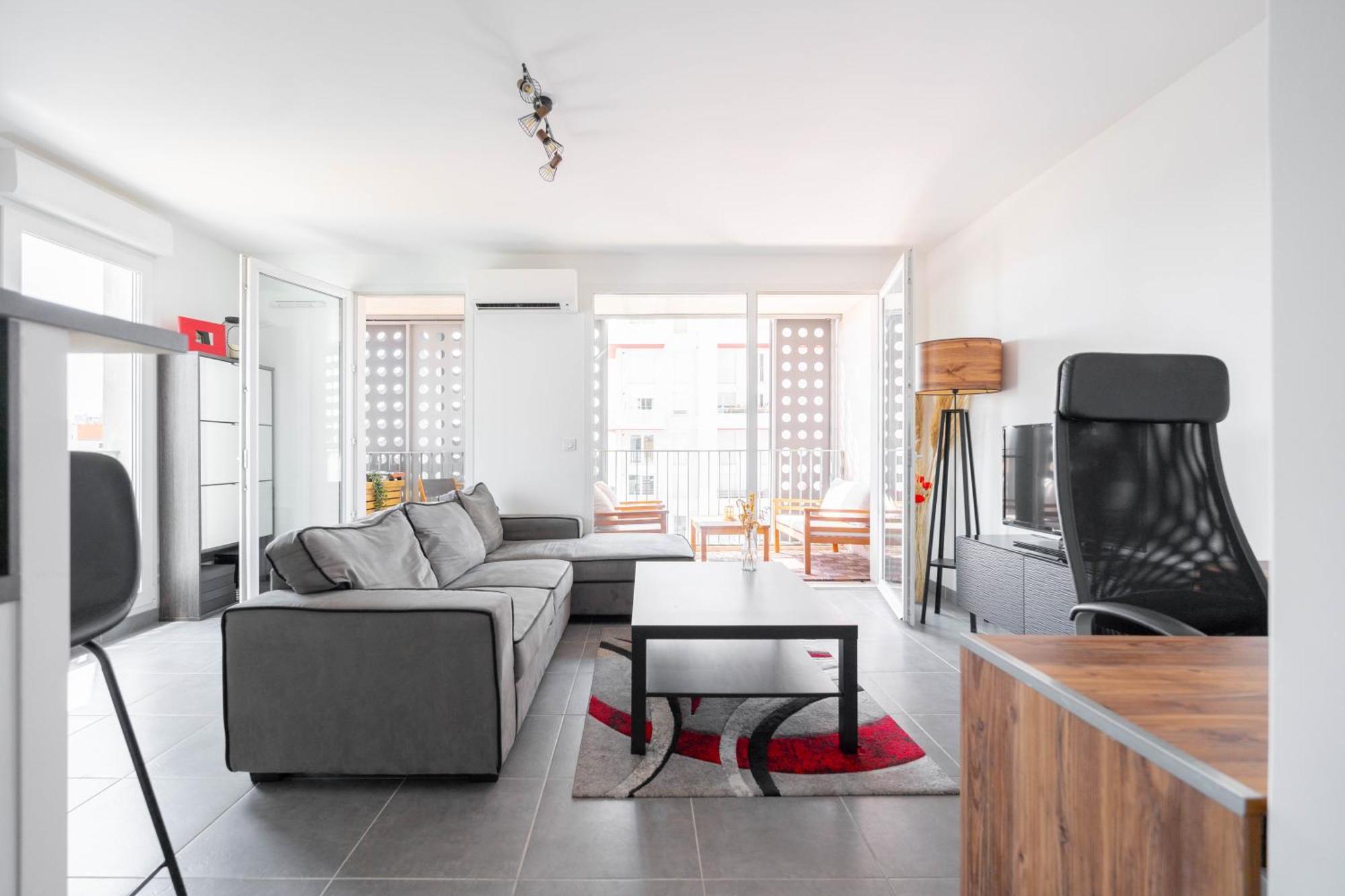 T2 Entre Plage Et Centre Ville-terrasse/parking Apartment