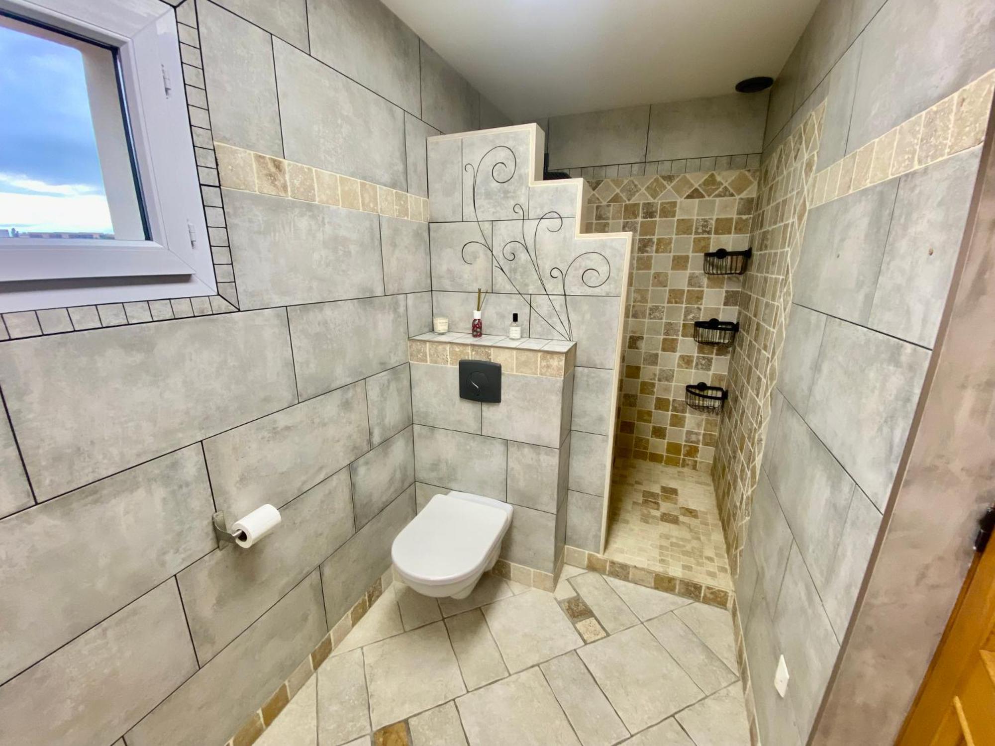 - Villa Marseilles