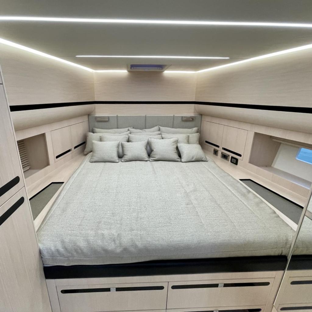 Yacht Med 42 Botel Marseille