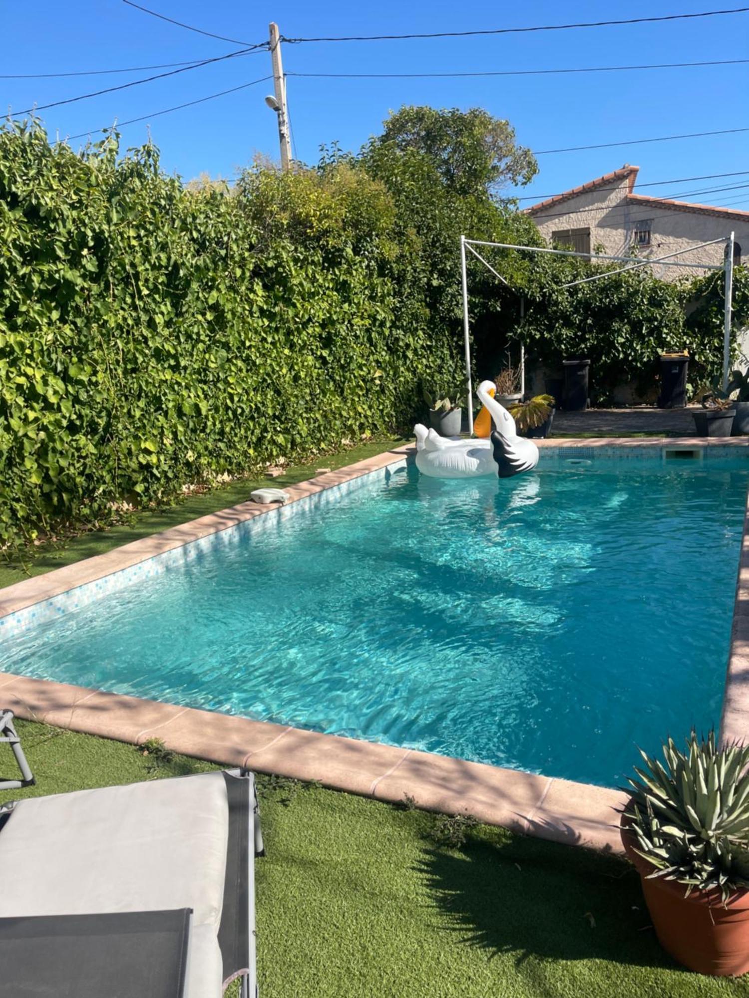 Prive Avec Piscine ,parking Et Cuisine Prive Séjour chez l'habitant