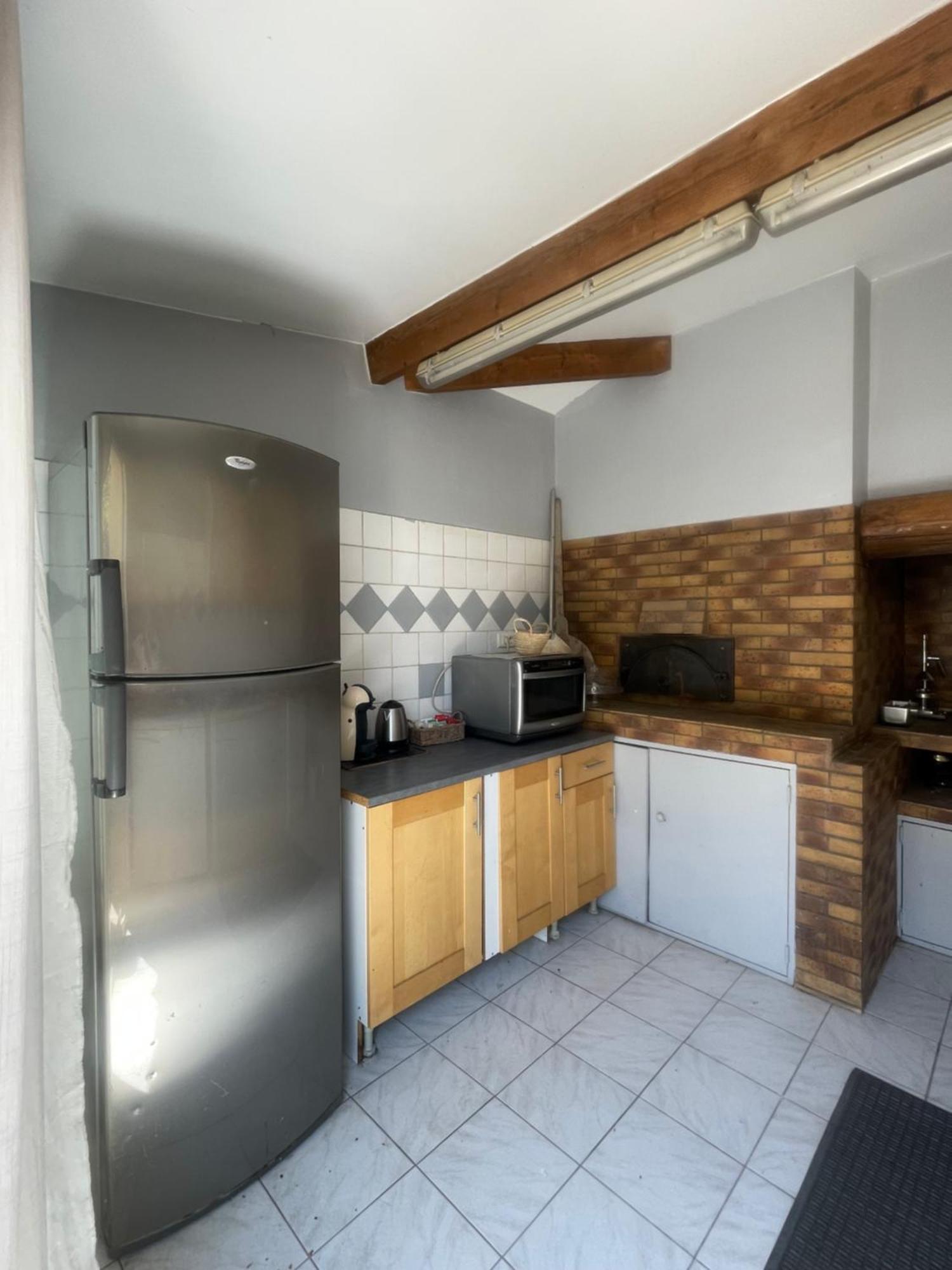 Prive Avec Piscine ,parking Et Cuisine Prive *