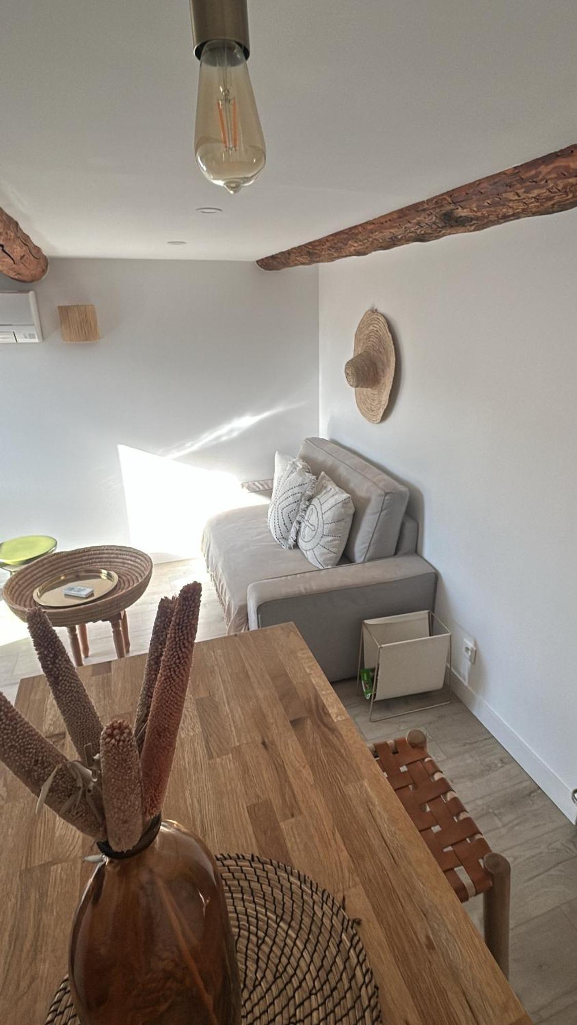 Apartment Place Aux Huiles