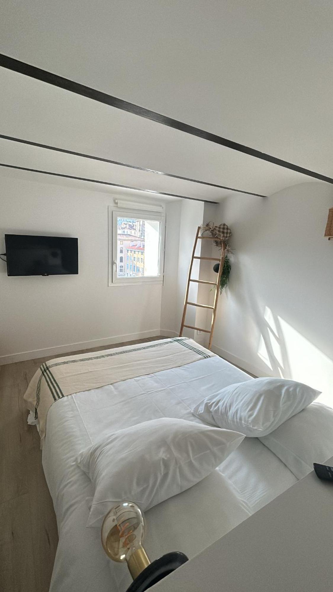 Place Aux Huiles Apartment *