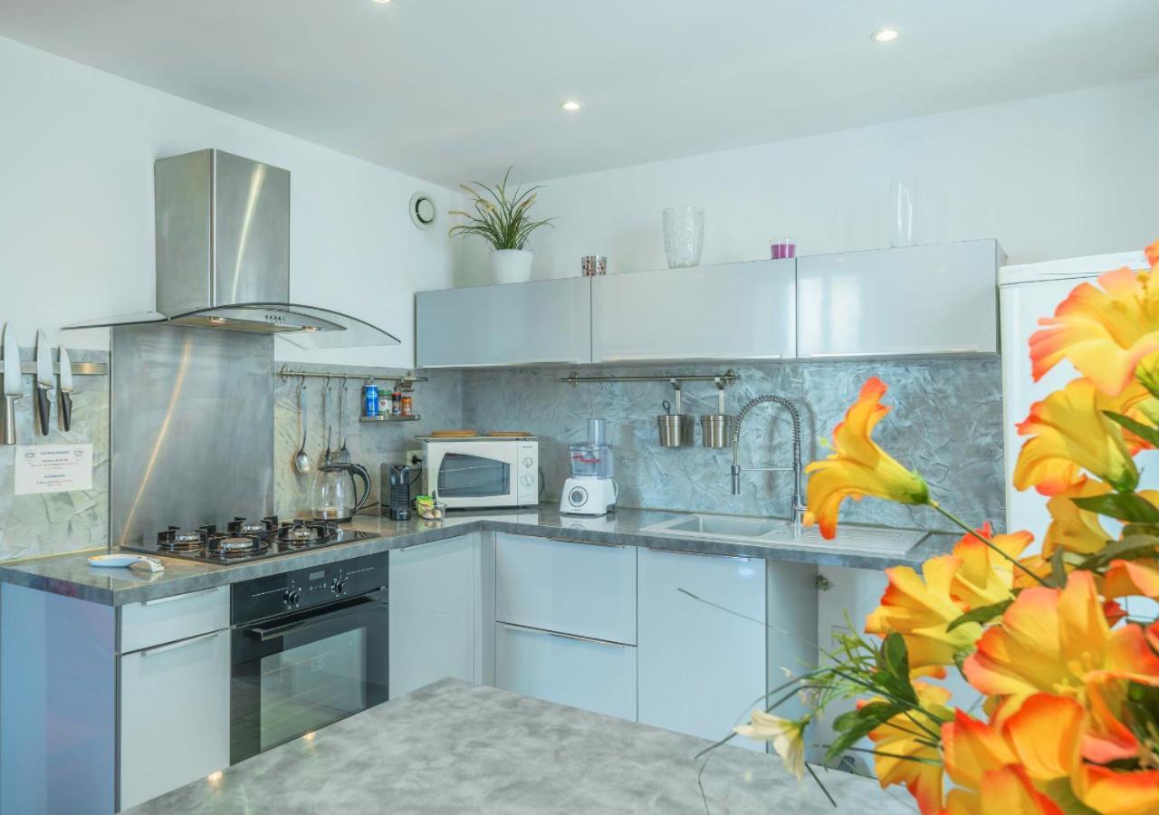 La Charmerie Duplex Climatise A 5min Du Vieux Port Appartement