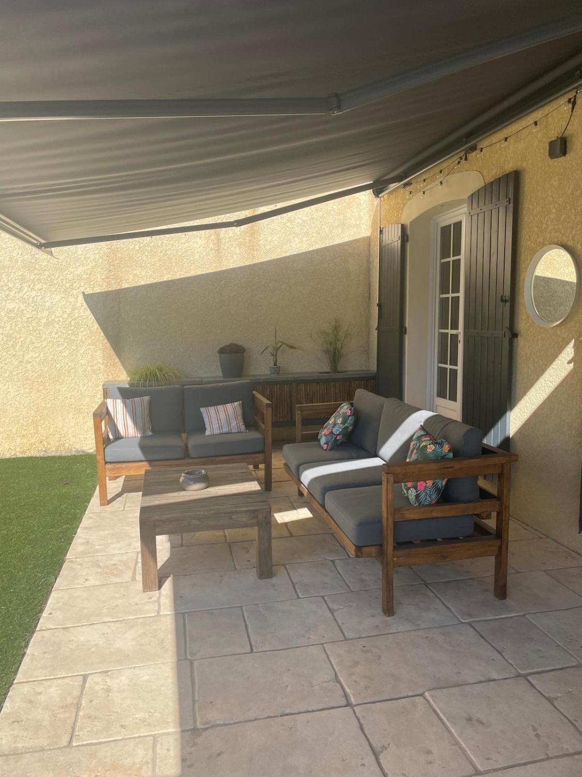 Beautiful Family House With Garden And Pool In A Quiet Area *