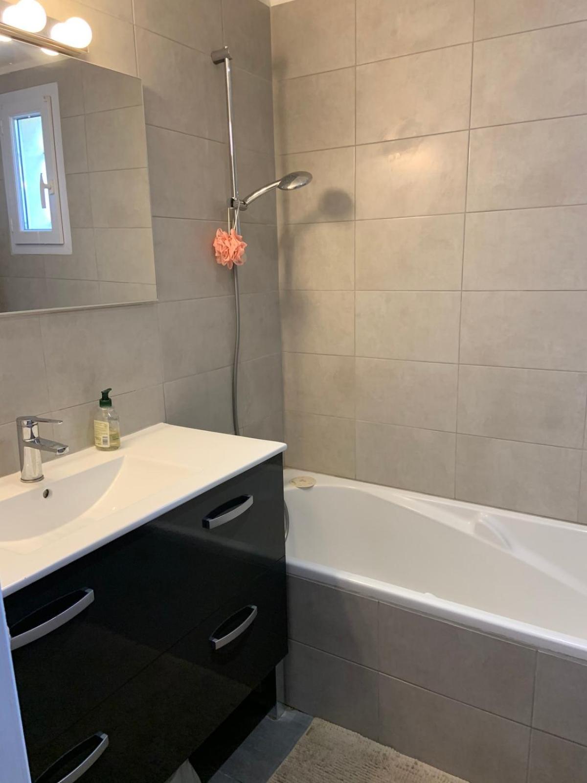 Beautiful Family House With Garden And Pool In A Quiet Area Marseille