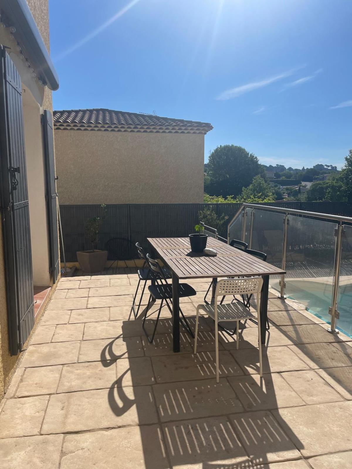 Beautiful Family House With Garden And Pool In A Quiet Area *