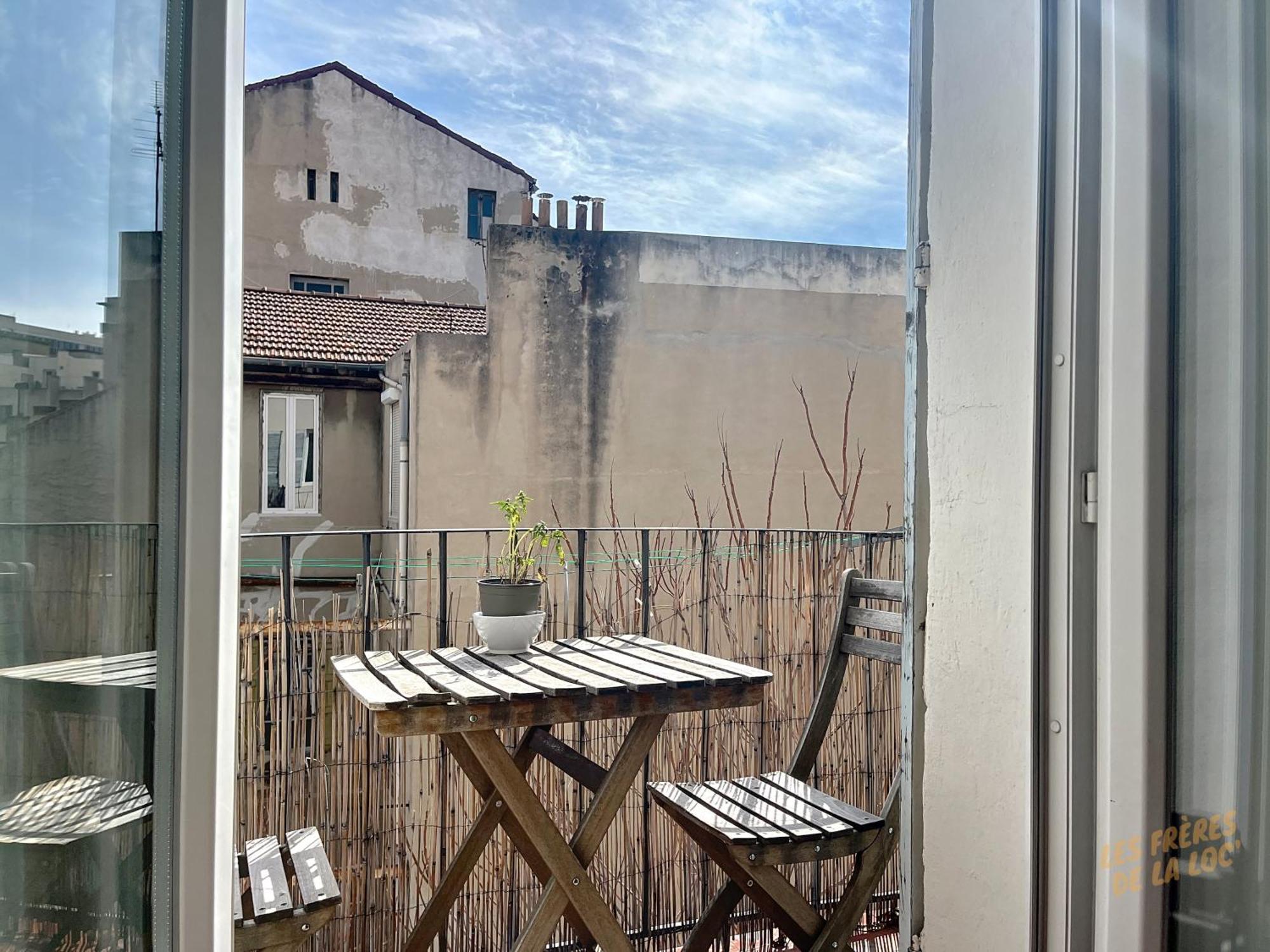 - Balcon & Lumineux - Les Freres De La Loc' *
