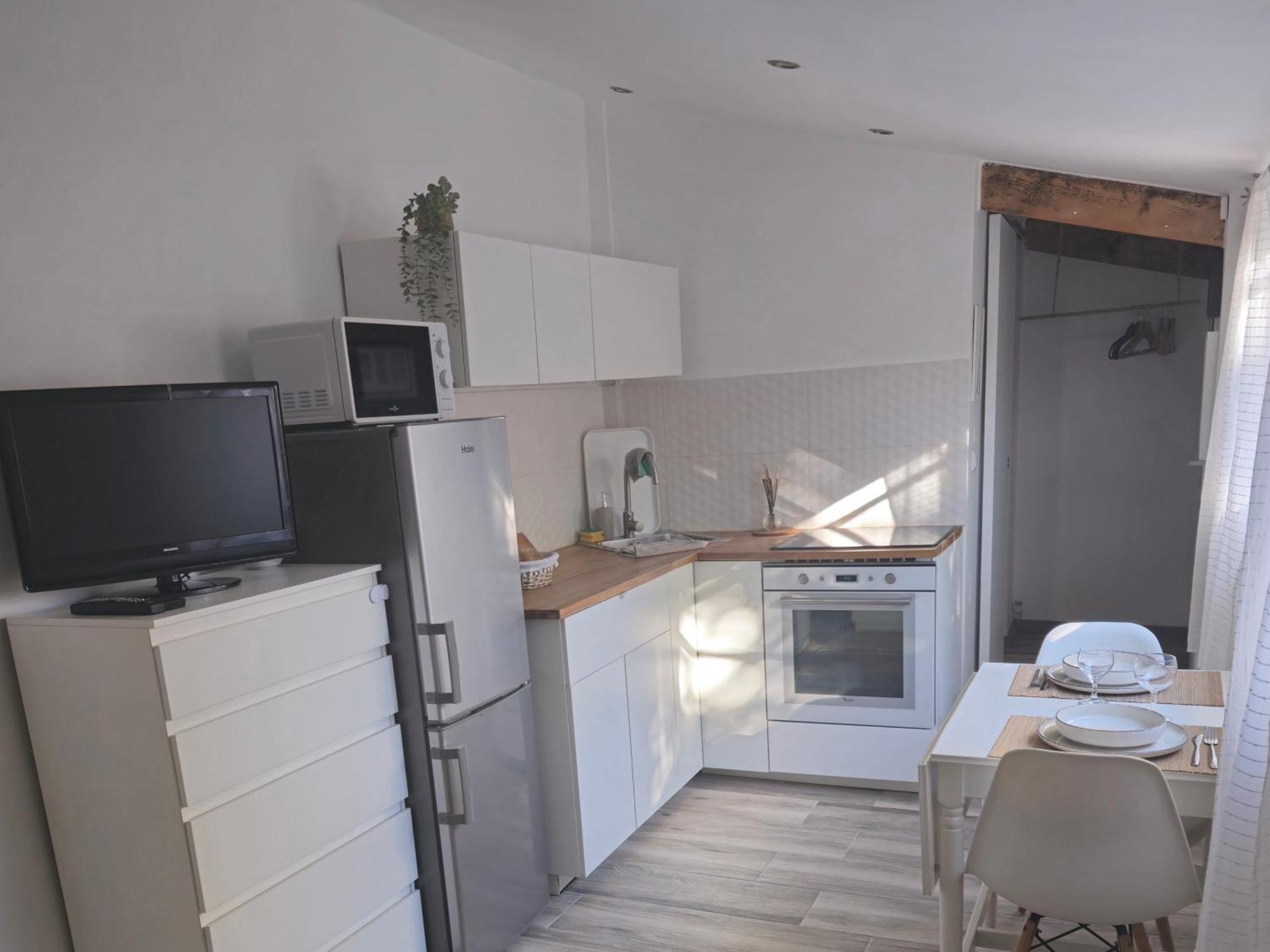 Studio-valentine Climatisee Avec Piscine Chauffee Marseilles
