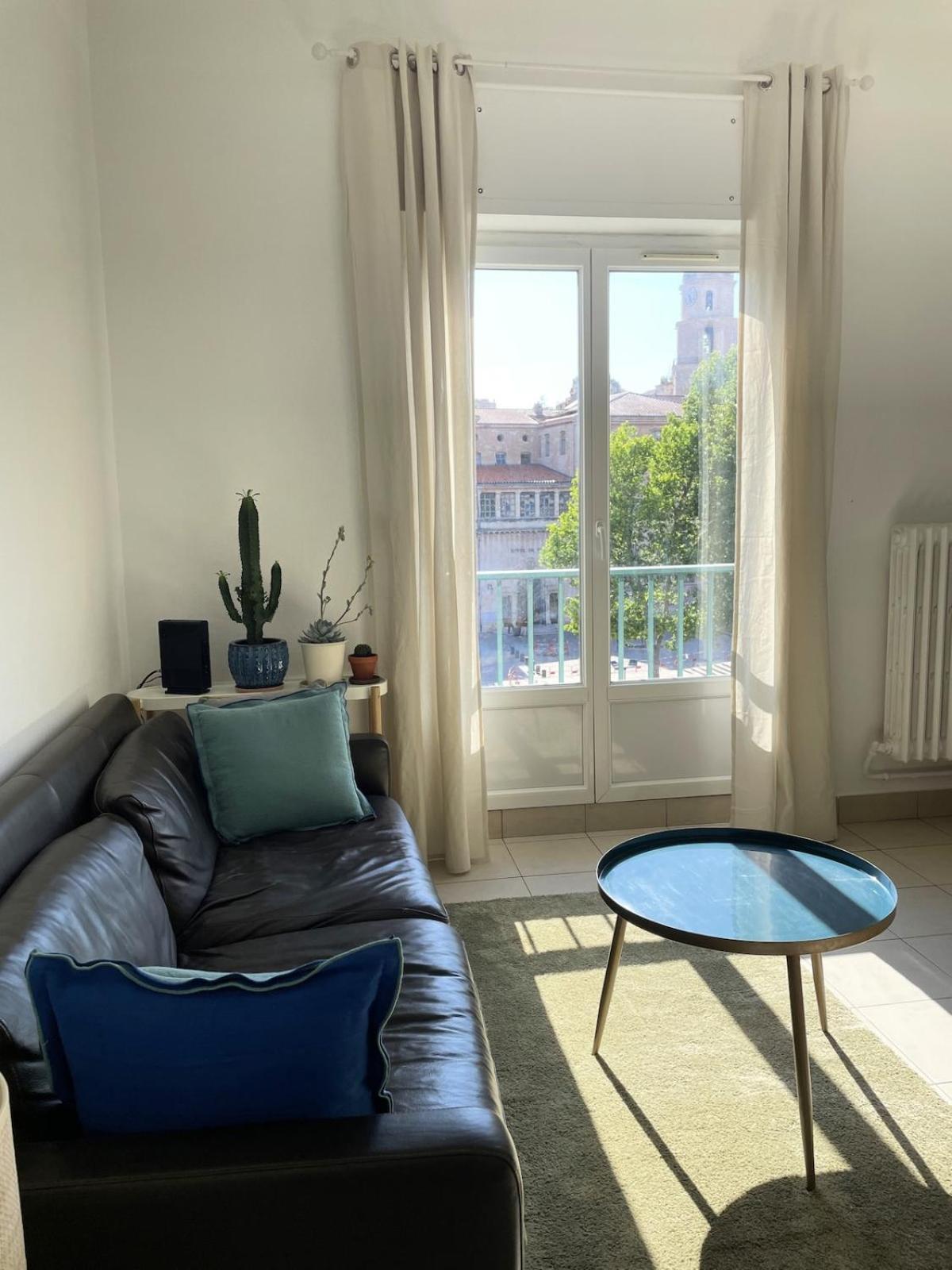 Bright 2 Bedroom Old Port - De Area Marseilles