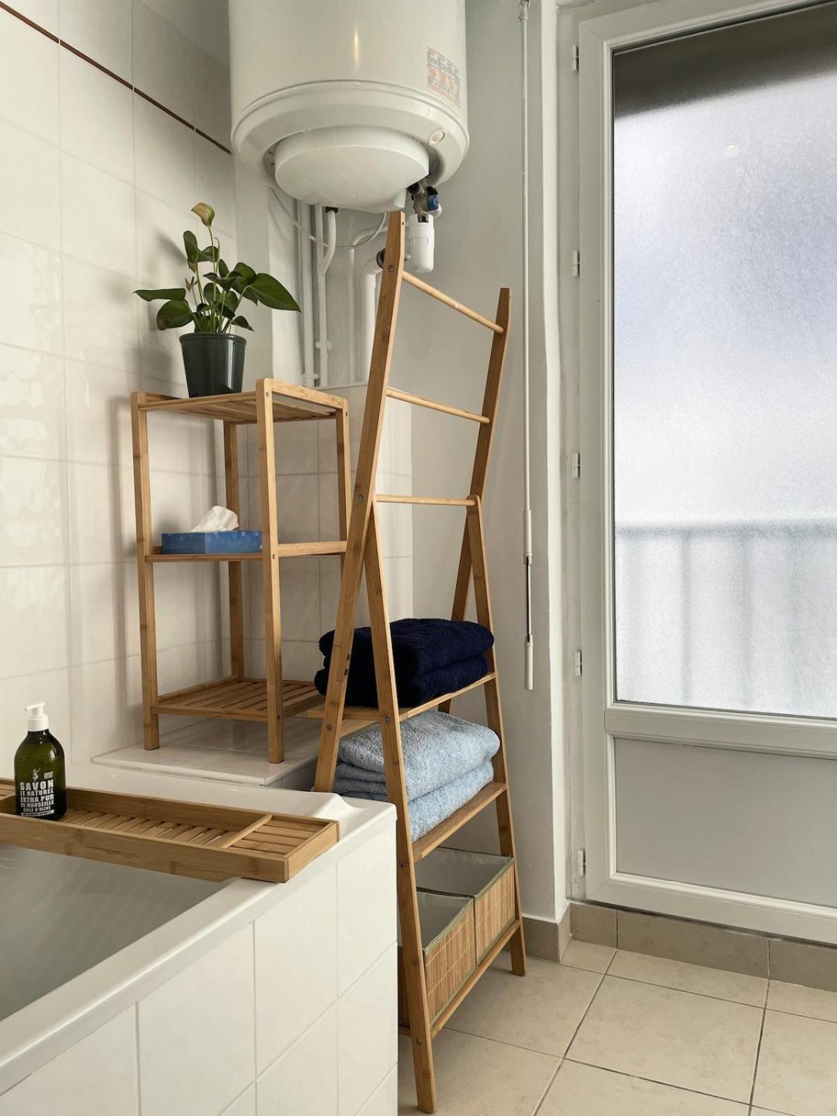Bright 2 Bedroom Old Port - De Area Marseilles