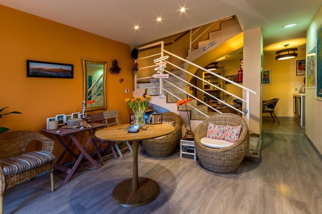 Les De Jeannette Bed & Breakfast Marseille