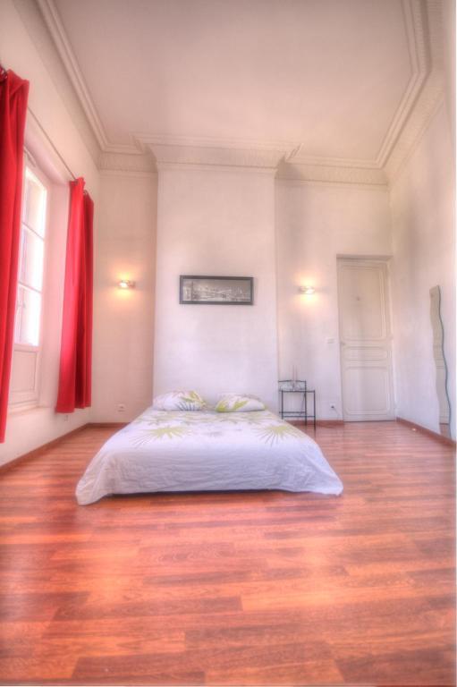Les Du Vieux-port: Haussmannien Appartement *