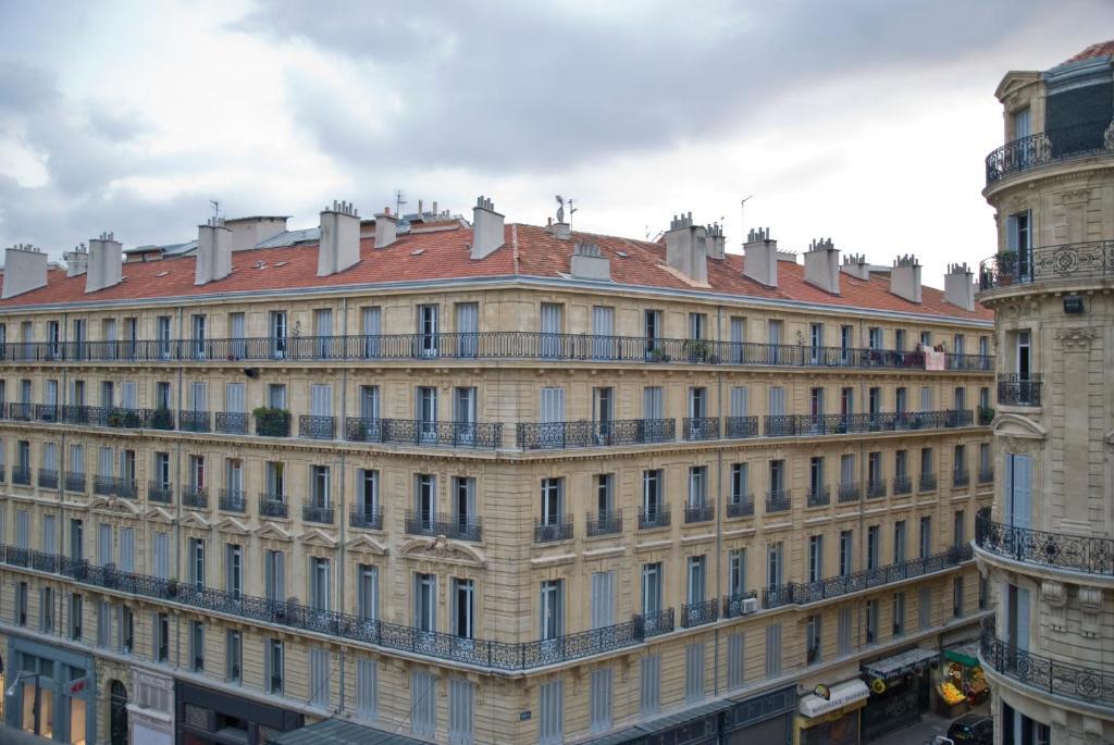 Les Du Vieux-port: Haussmannien Marseille