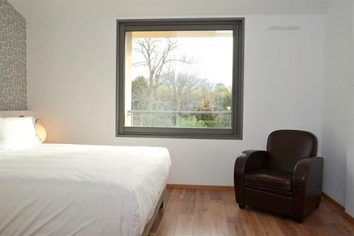 Hotel 96