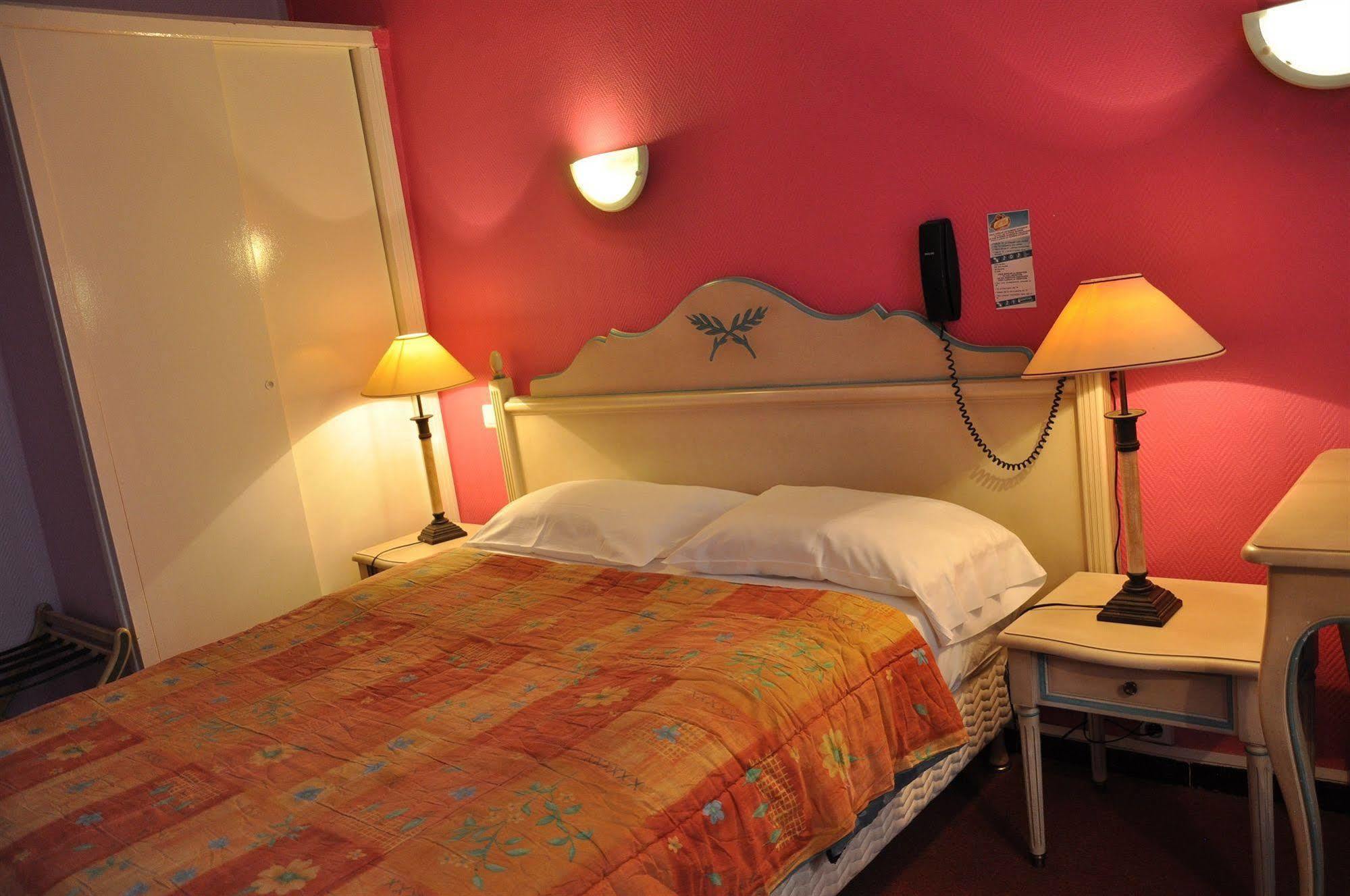 Hotel Moderne 2*
