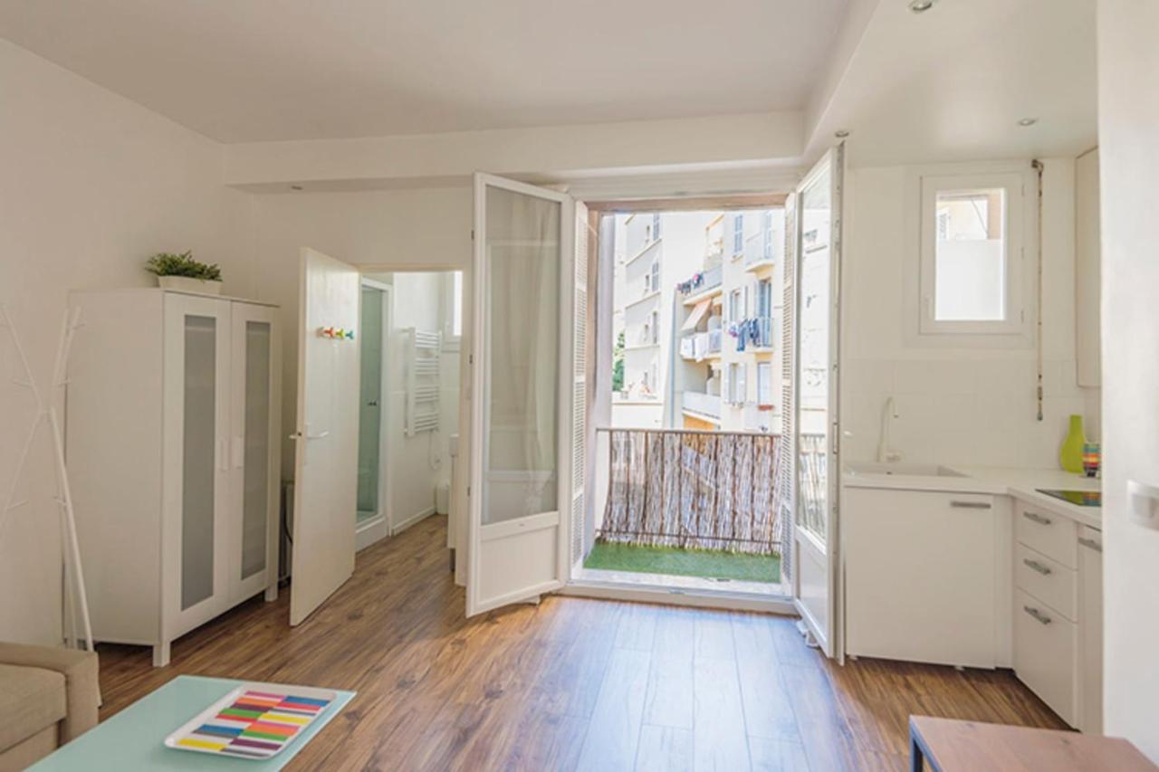 Splendid Bright Apt With Balcony Old Port Apartment