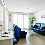 Catalans-Air-Conditioned, Balcony 2 Min Walk Catalans Beach