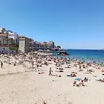 Catalans-Air-Conditioned, Balcony 2 Min Walk Catalans Beach