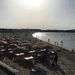 Appartement à 20 mètres de la plage avec balcon