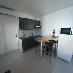 Maisonnette Avec Jardin Piscine Non Accessible