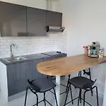 Maisonnette Avec Jardin Piscine Non Accessible